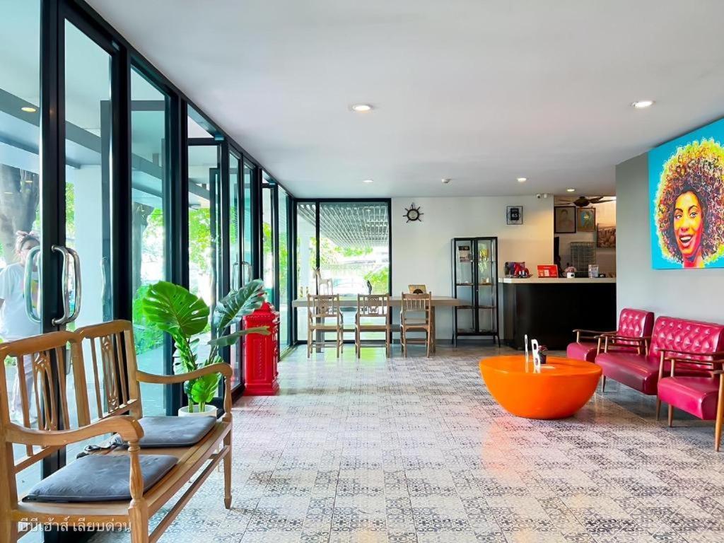 בנגקוק Bb House Mini Suite Hotel מראה חיצוני תמונה