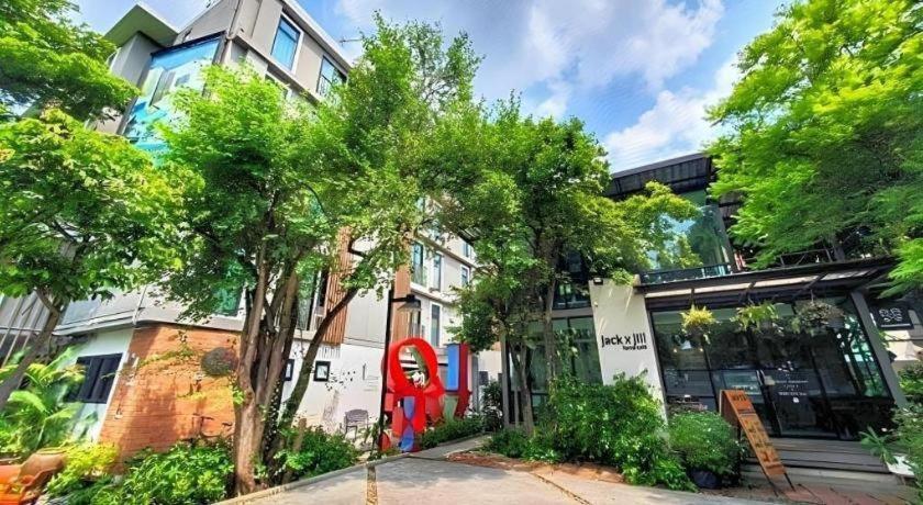 בנגקוק Bb House Mini Suite Hotel מראה חיצוני תמונה