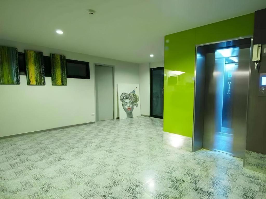 בנגקוק Bb House Mini Suite Hotel מראה חיצוני תמונה