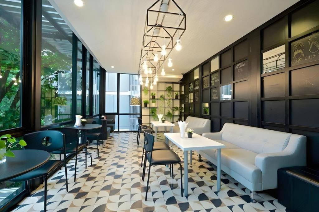 בנגקוק Bb House Mini Suite Hotel מראה חיצוני תמונה